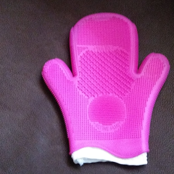Cosmetic. Brush cleaning glove - Picture 2 of 3